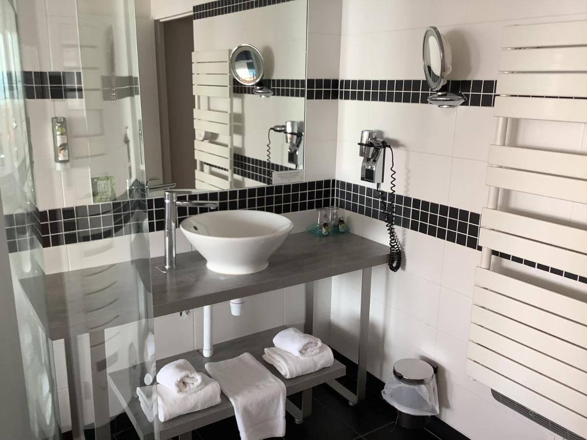 Logis Hotel - La Petite Rade Le Havre Esterno foto