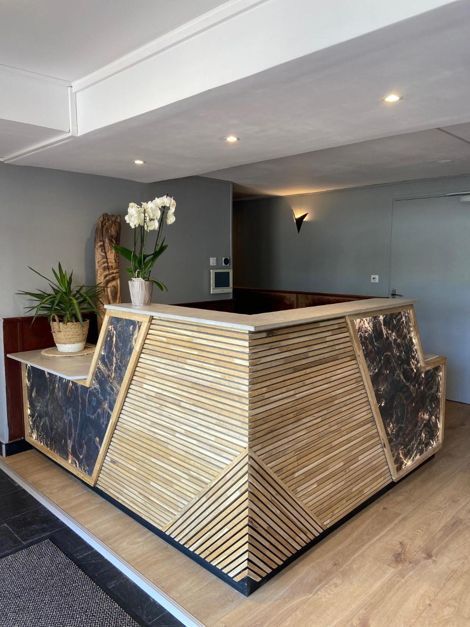 Logis Hotel - La Petite Rade Le Havre Esterno foto