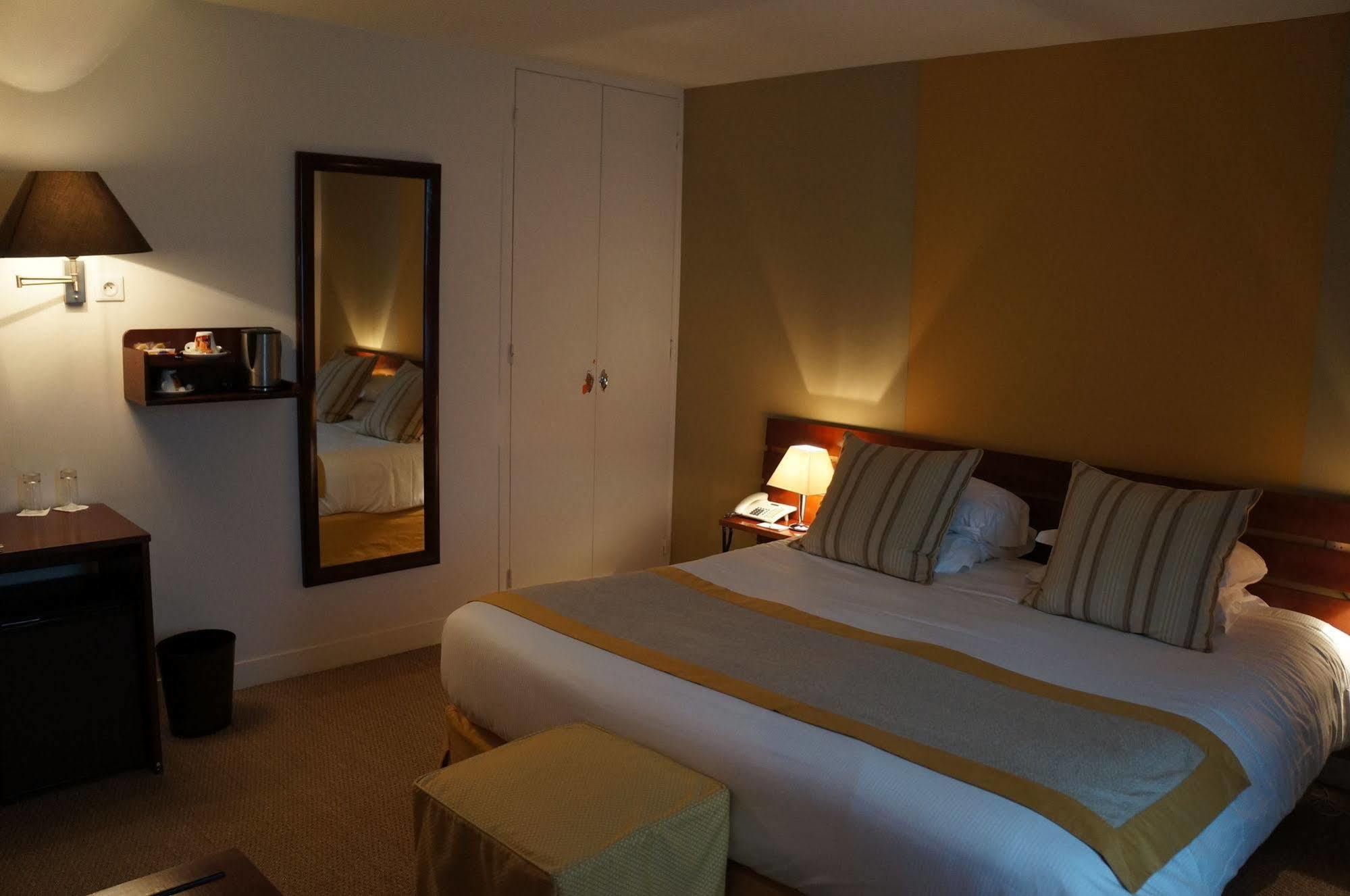 Logis Hotel - La Petite Rade Le Havre Esterno foto