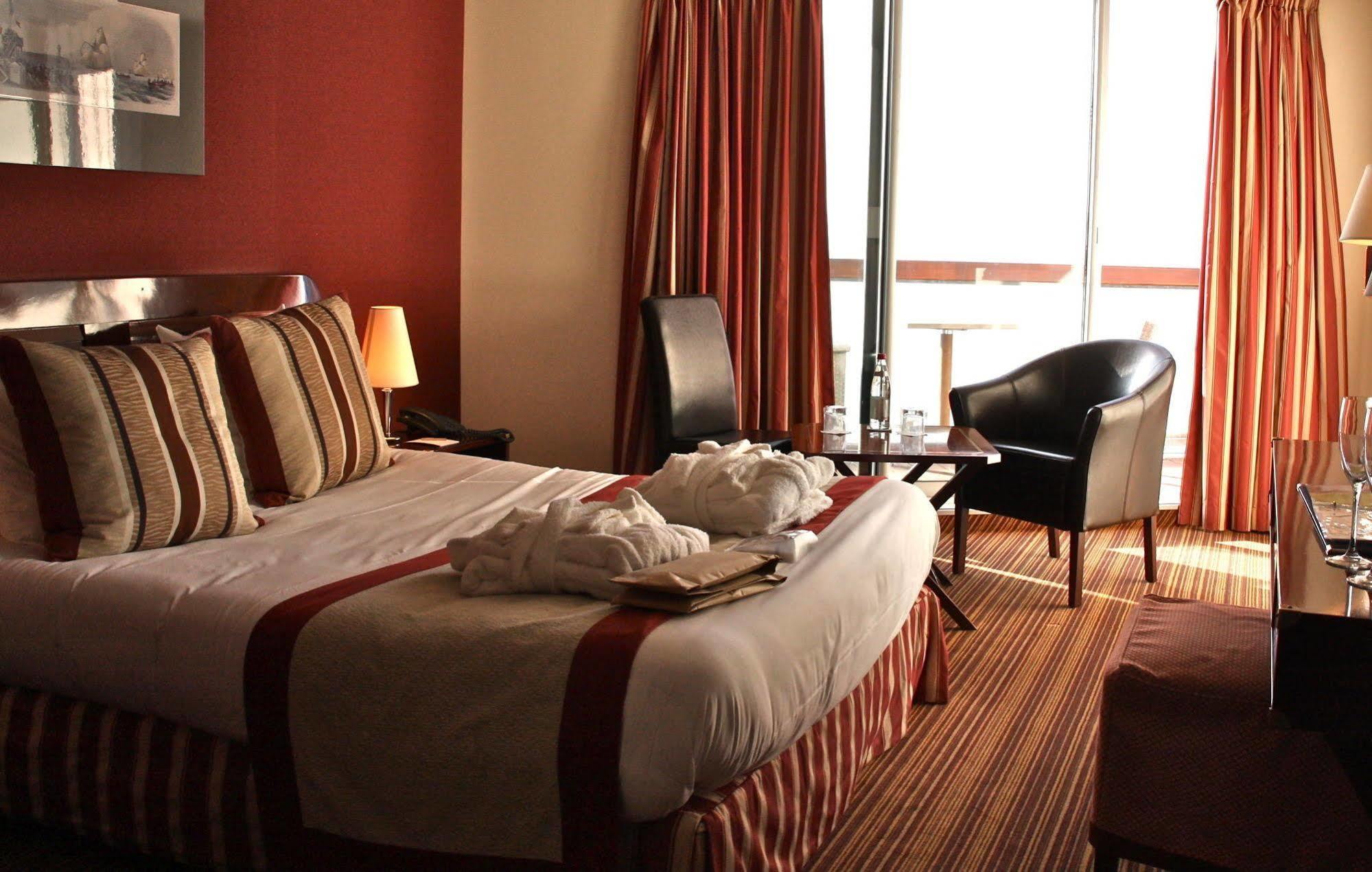 Logis Hotel - La Petite Rade Le Havre Esterno foto